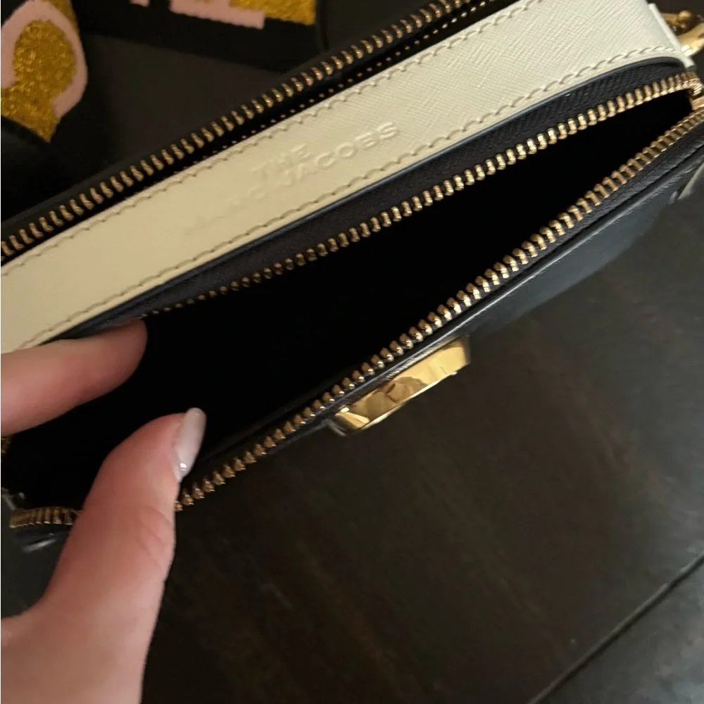 Marc Jacob’s Black Crossbody Bag - Picture 7 of 9
